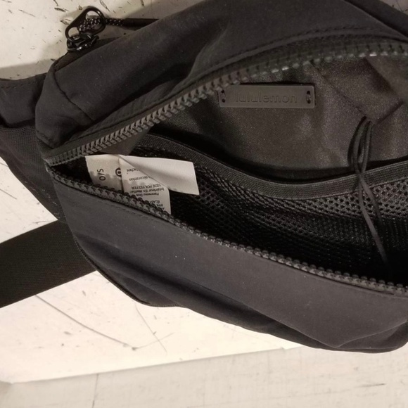 Lululemon Clean lines belt sling bag and mini psychedelic belt bag Black  Travel - Picture 4 of 16